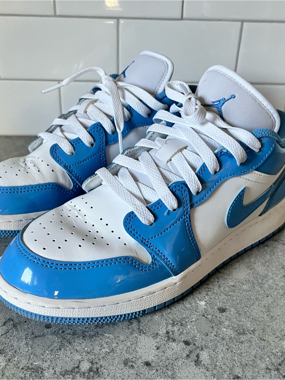 Nike Kids White and Blue Low-Top Sneakers